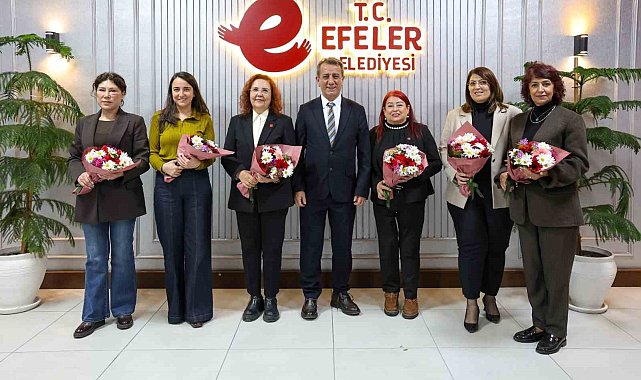 Başkan Yetişkin'den kadın meclis üyelerine anlamlı davranış