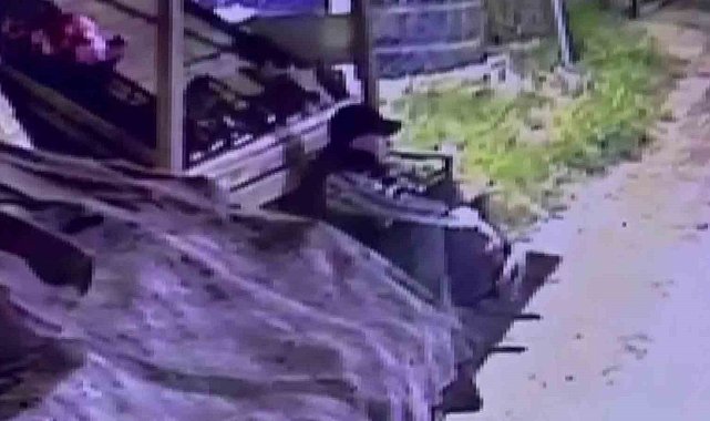 Başkasına ait beğendiği ayakkabıyı çalarken kameralara yakalanan suç makinesi tutuklandı