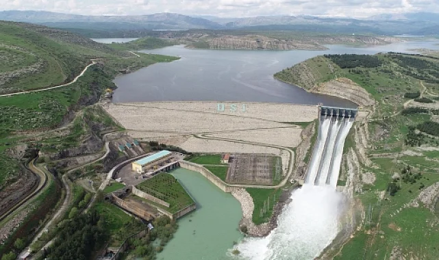 Batman Barajı'nda kontrollü su tahliyesi başladı