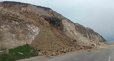 Batman'da heyelan: Üniversitenin yolu ulaşıma kapandı