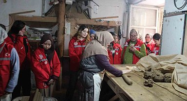 Bayburt'ta gönüllü gençler tarih ve doğayla buluştu