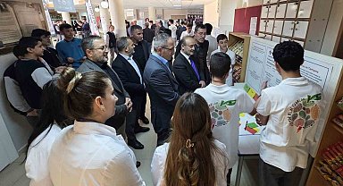 Bayburt'ta öğrenciler projelerini bilim fuarında tanıttı