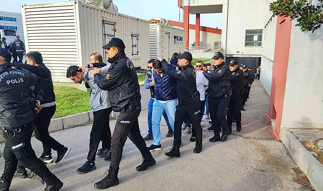 Bayğaralar suç örgütüne yönelik operasyonda gözaltına alınan 287 şüpheli adliyeye sevk edildi