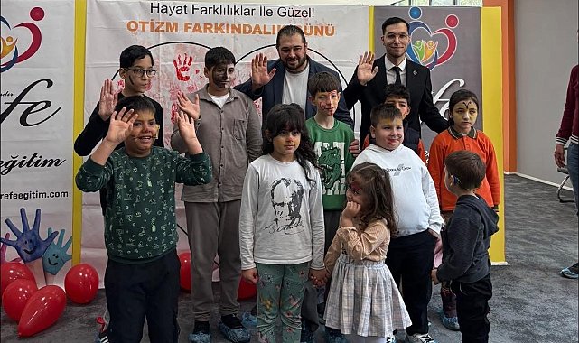 Bayındır'da Otizm Farkındalık Günü'nde renkli bowling şenliği