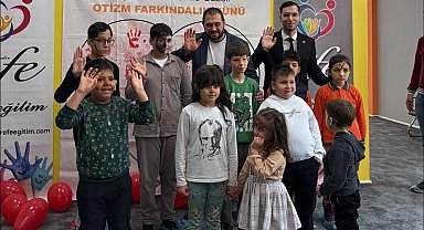 Bayındır'da Otizm Farkındalık Günü'nde renkli bowling şenliği