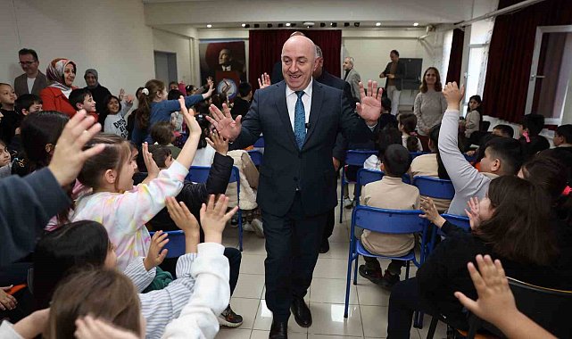 Belediye Başkanı Muzaffer Bıyık, ilkokul öğrencilerine yerel yönetimleri anlattı