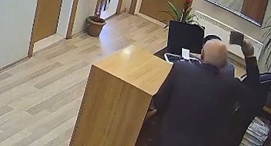 Belediye personeline satırla saldırı anı kamerada