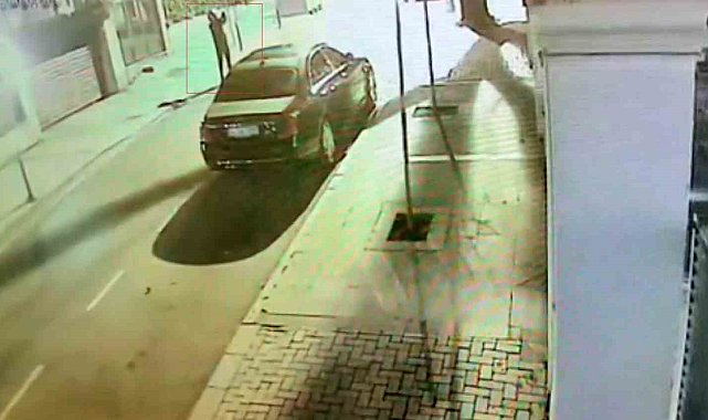 Beşiktaş'ta lüks araçların kundaklandığı ve villaya ateş açıldığı anlar güvenlik kamerasına yansıdı