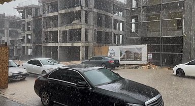 Besni'de dolu ve sağanak sonrası sel meydana geldi