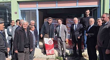 Bilecik'te 240 torba yağlık ayçiçeği tohumu üreticilere dağıtıldı
