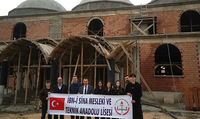 Bilecik'te öğrenciler harçlıklarını Kuba Camii inşaatına bağışladı