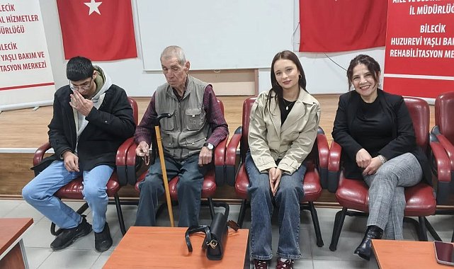 Bilecik'te öğrencilerden huzurevine anlamlı buluşma