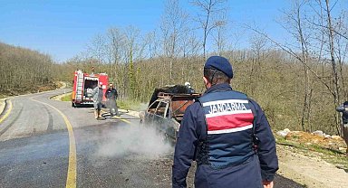 Bilecik'te seyir halindeki otomobil alev aldı