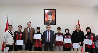 Bilecik'te sporculara başarı belgesi verildi