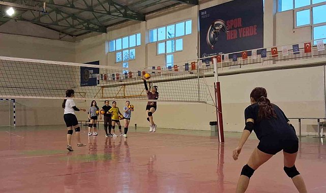 Bilecik'te voleybol antrenmanları devam ediyor