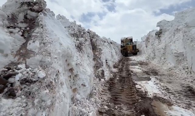 Bingöl'de nisan ayında metrelerce karla mücadele