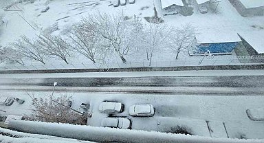 Bitlis'te kar sürprizi: Nisan ayında kent beyaza büründü