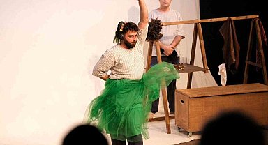 Bodrum'da perde "Cambazın cenazesi" ile kapanıyor