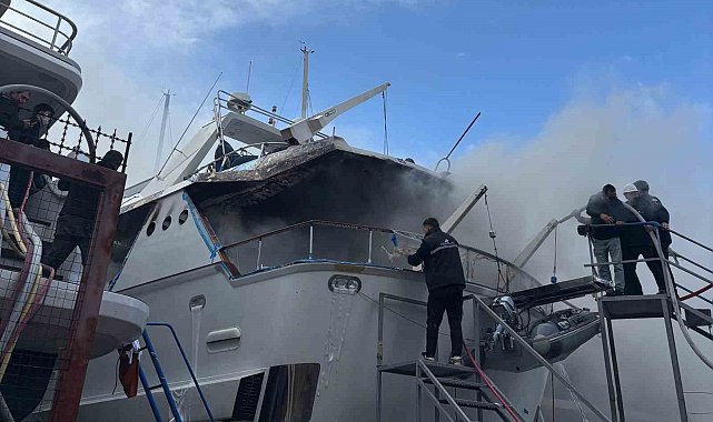 Bodrum'da Sadri Şener'in motoryatında yangın çıktı