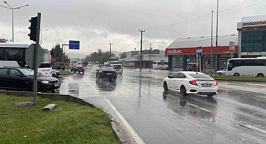 Bolu güne yağışla uyandı