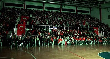 Bolu'da yüzlerce kişi milli maç için tek yürek oldu