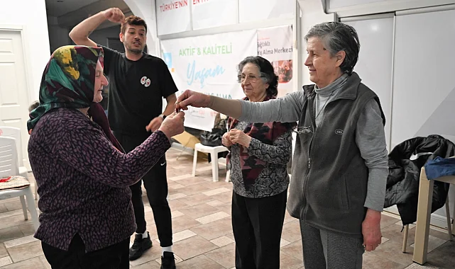 Bornova'da yaratıcı drama ile hayata yeniden katılım