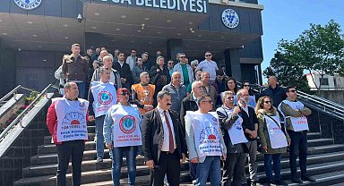 Buca ve Karşıyaka belediyelerinde memurlar iş bırakma eyleminde
