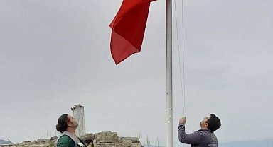 Buldan'ın 45 mahallesi ay yıldızlı bayraklarla donatılıyor