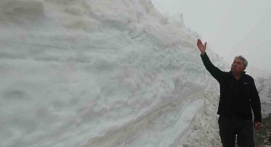 Burası ne Van ne Hakkari: Yaz şehri Mersin'de kar 2 metreyi aştı