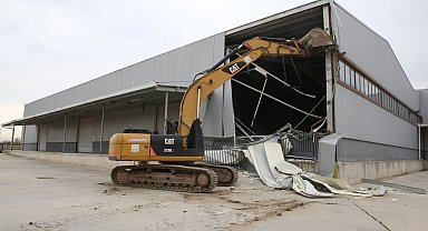 Bursa Nilüfer'de 4 bin metrekarelik kaçak depo yıkıldı