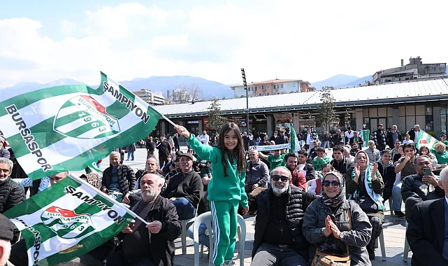 Bursa Osmangazi Meydanı'nda Bursaspor coşkusu
