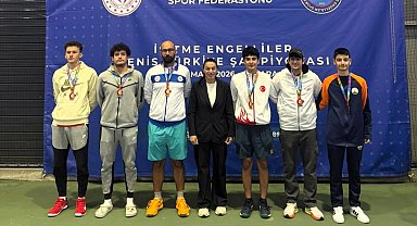 Bursa Osmangazi'nin şampiyon raketlerinden büyük başarı