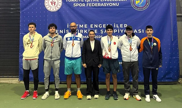 Bursa Osmangazi'nin şampiyon raketlerinden büyük başarı