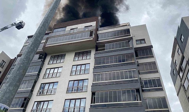 Bursa'da 8 katlı sitede can pazarı...Yangında mahsur kaldı, böyle kurtarıldı