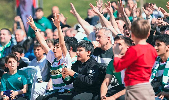 Bursa'da yeşil-beyaz coşku dev ekrana taşındı