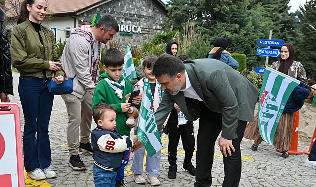 Bursa'da şampiyonluk öncesi minik taraftar coşkusu