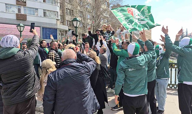 Bursaspor taraftarı, Eskişehir'i hareketlendirdi