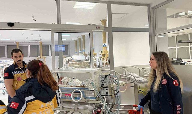 Çanakkale'de 54 günlük bebek uçak ambulansla Ankara'ya sevk edildi