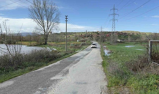 Çanakkale'de taşkın nedeniyle kapanan köy yolu ulaşıma açıldı