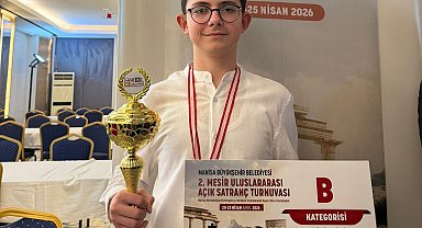 Çeşme Belediyesporlu Ali Arda Eracar'dan, Satranç Turnuvası'nda şampiyonluk