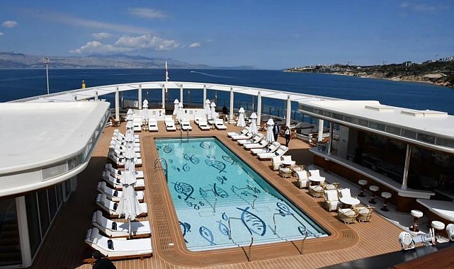 Çeşme'de kruvaziyer turizmi artıyor