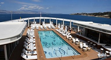 Çeşme'de kruvaziyer turizmi artıyor