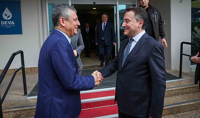 CHP Genel Başkanı Özel: "Anayasal zorunluluk sürecinde olduğumuz konusunda hemfikir olduk"