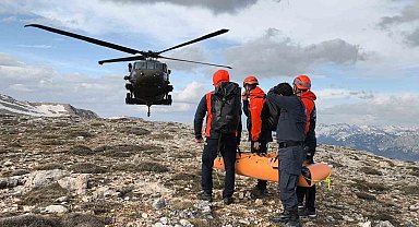 Çiriş bitkisi toplamak için gittiği dağlık alanda hayatını kaybetti