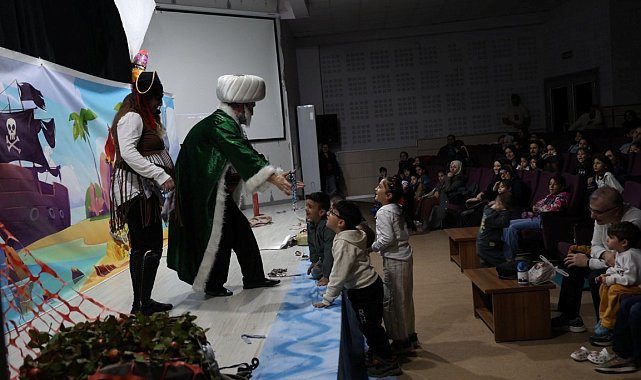 Çocuklar "Nasrettin Hoca Korsanlara Karşı" oyununda buluştu