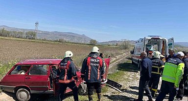 Çorum'da iki otomobil çarpıştı: 3 yaralı