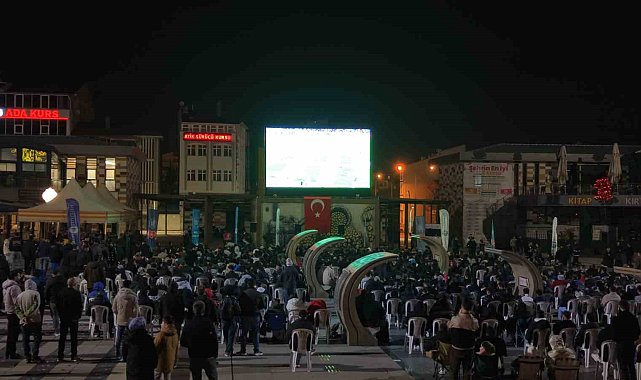 Çorum'da milli maç coşkusu kent meydanında yaşandı