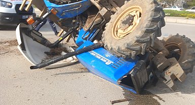 Çorum'da traktör ile ambulans çarpıştı: 1 yaralı