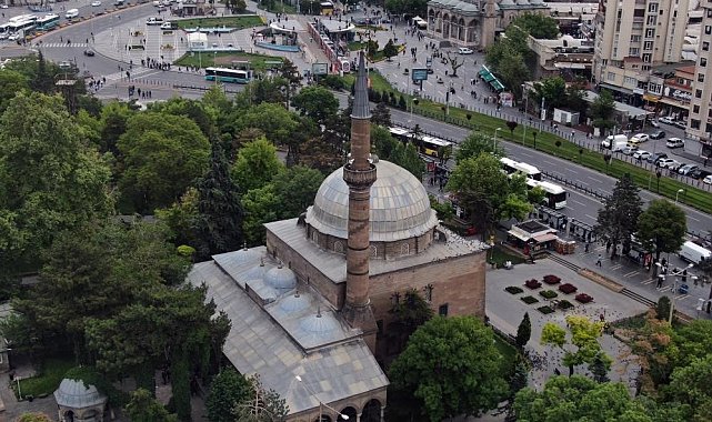 Cuma hutbesi: "Günümüzde çocuklarımız, çok yönlü bir kuşatma altındadır"