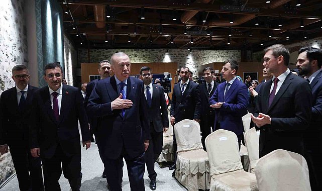 Cumhurbaşkanı Erdoğan: "İmalatçı ihracatçılarımızda vergiyi yüzde 9'a indiriyoruz"